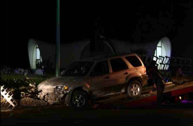 Lo ‘jala’ el muerto tras ir a funeral: muere al chocar en el cementerio