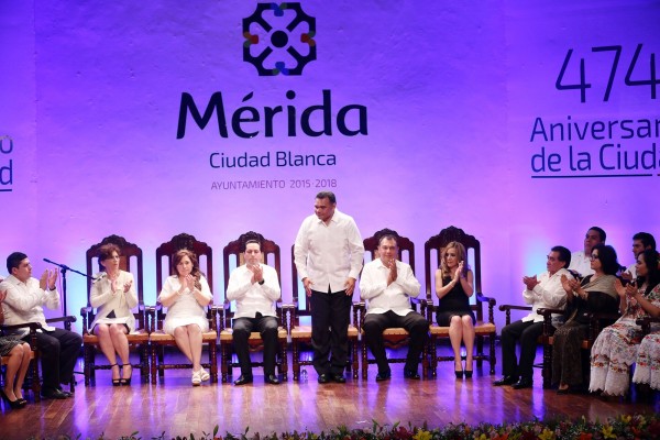 Sesión solemne  por el 474 aniversario de la fundación de Mérida