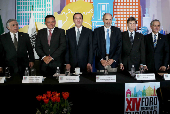 Rolando Zapata expone en Foro Nacional de Turismo las ventajas de la entidad