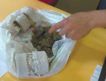 Matrimonio meridano escondía su mariguana en un rollo de papel de baño