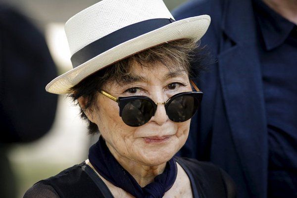 Hospitalizan a Yoko Ono por ataque al corazón