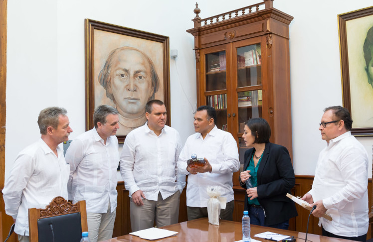 Inversionistas de la empresa Leoni visitan Yucatán