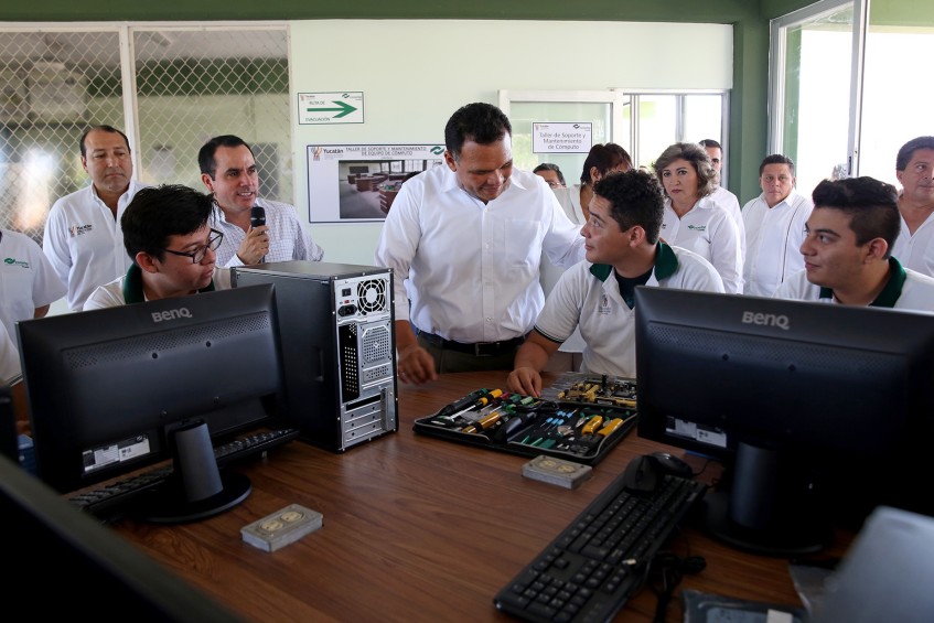 Más becas para estudiantes del Conalep en Yucatán