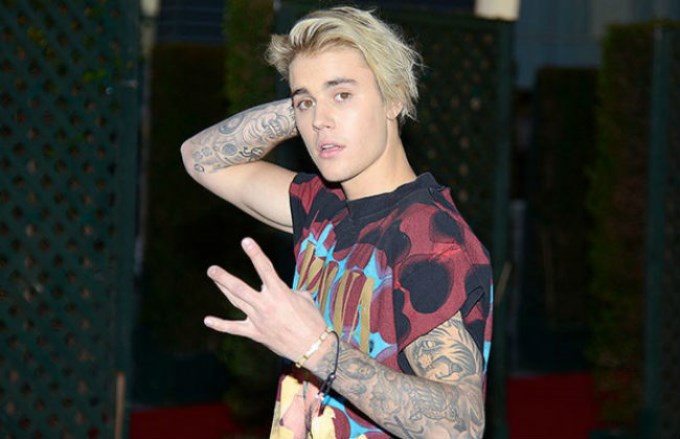 Justin Bieber embaraza a una Kardashian