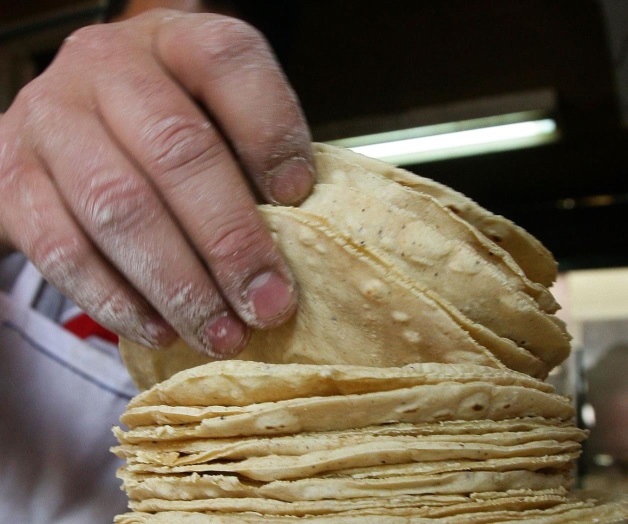 Lío pasional de tortilleros: a la amante, camarones; a la esposa, ración económica