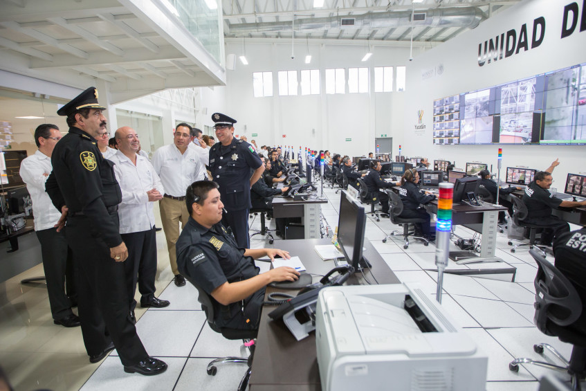 El Comisionado Nacional de Seguridad recorre la Unidad de Monitoreo Policial