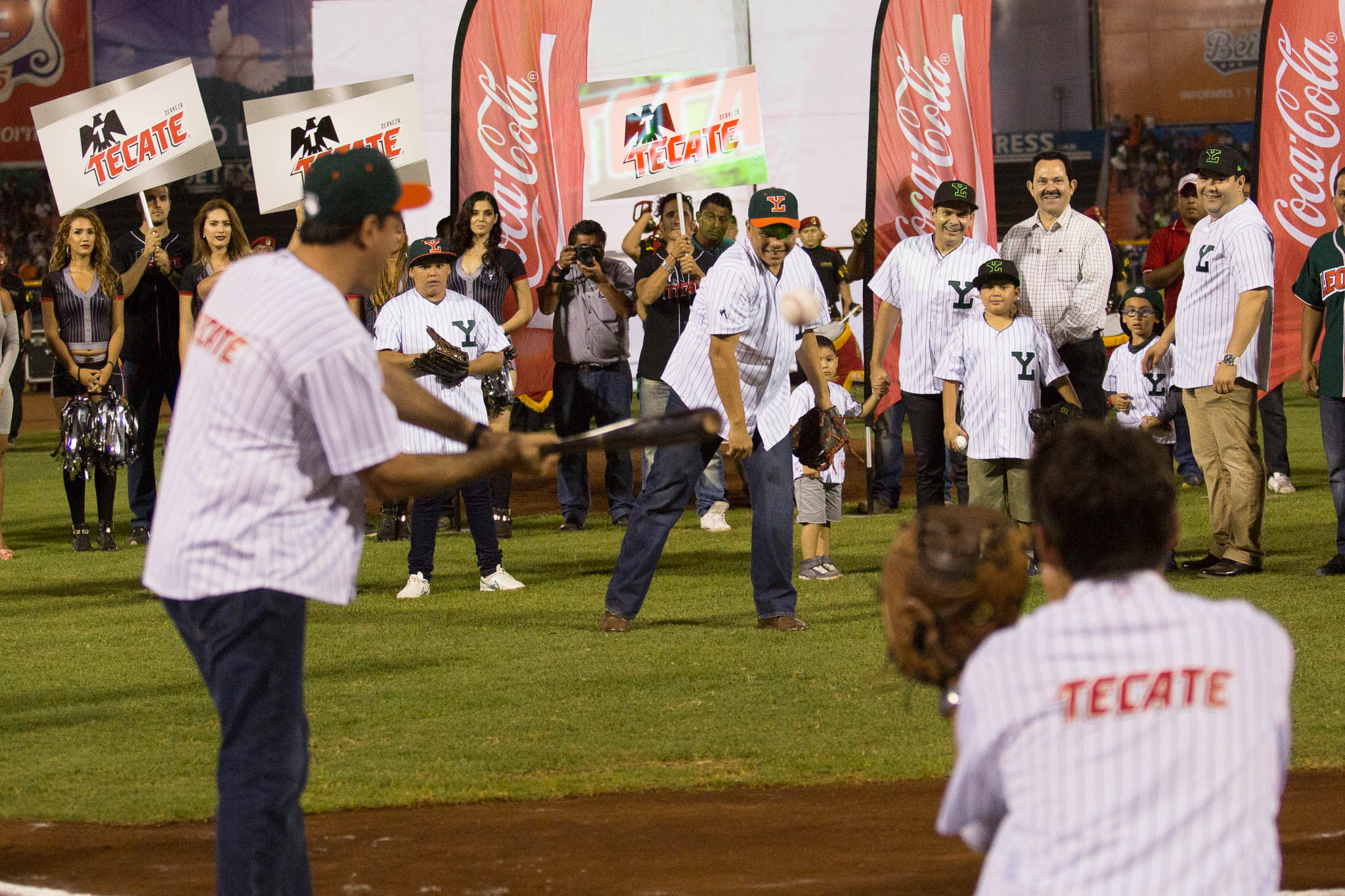 Se escucha la voz de playball en el parque Kukulcán