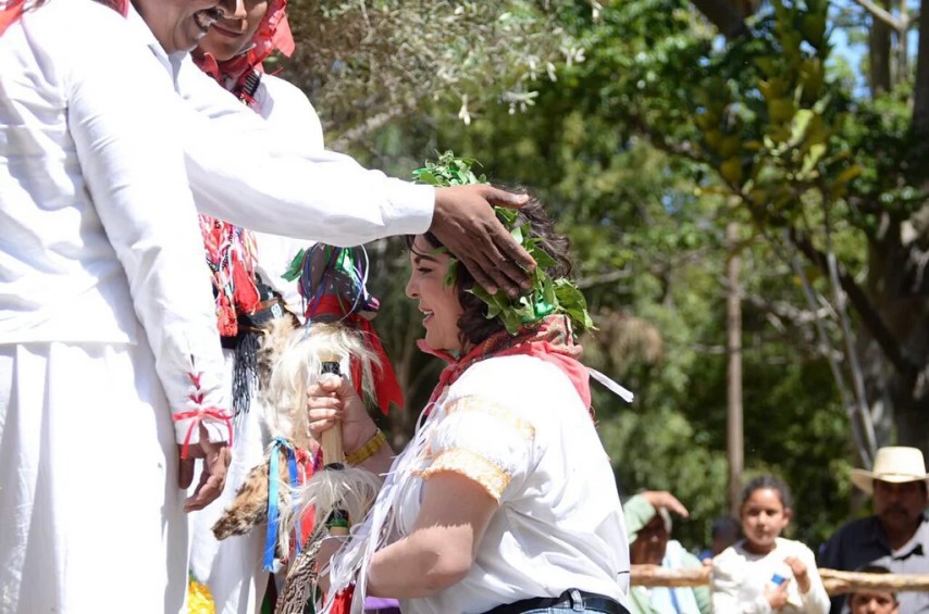 Ivonne Ortega baila y se hace una ‘limpia’ en su ‘camino virtual’ a la presidencia