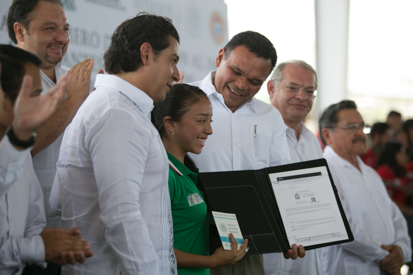 Comienza afiliación de estudiantes yucatecos al IMSS