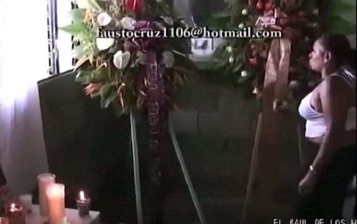 Video: Joven hechicera se suicida y en su funeral aparece un demonio