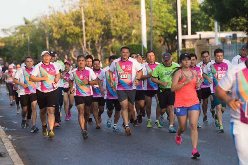 Participa Rolando Zapata en la carrera del Día del Maestro