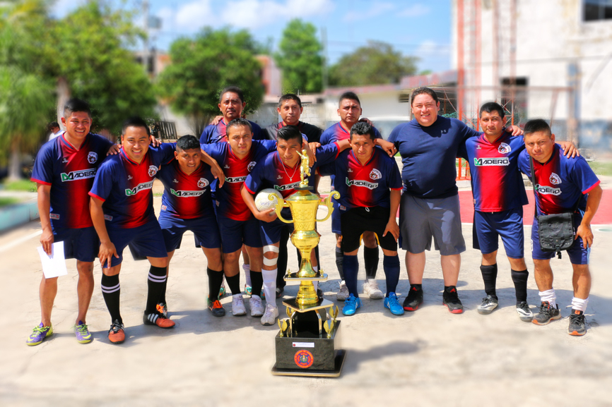 Policías de la SSP dejan sus armas para jugar torneo de fútbol rápido