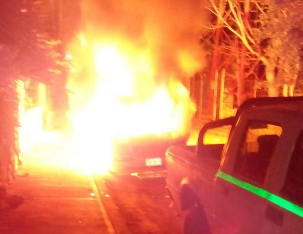 Yucateco despechado incendia la camioneta de su ex