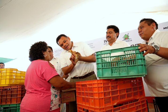 Rolando Zapata Bello realiza gira de trabajo por Sucilá y Tizimín.