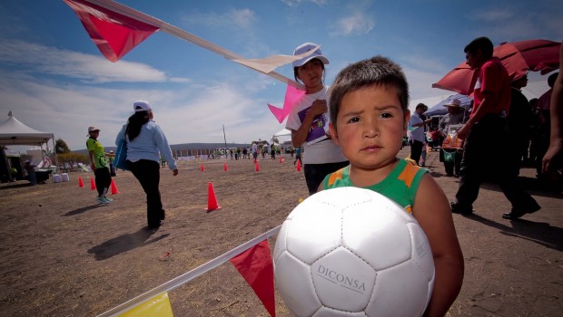 Buscan a ‘ninis’ para convertirlos en ‘nerds’ y ‘cracks’ de fútbol