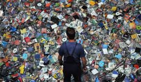 Formal prisión a empresario por piratería y contrabando