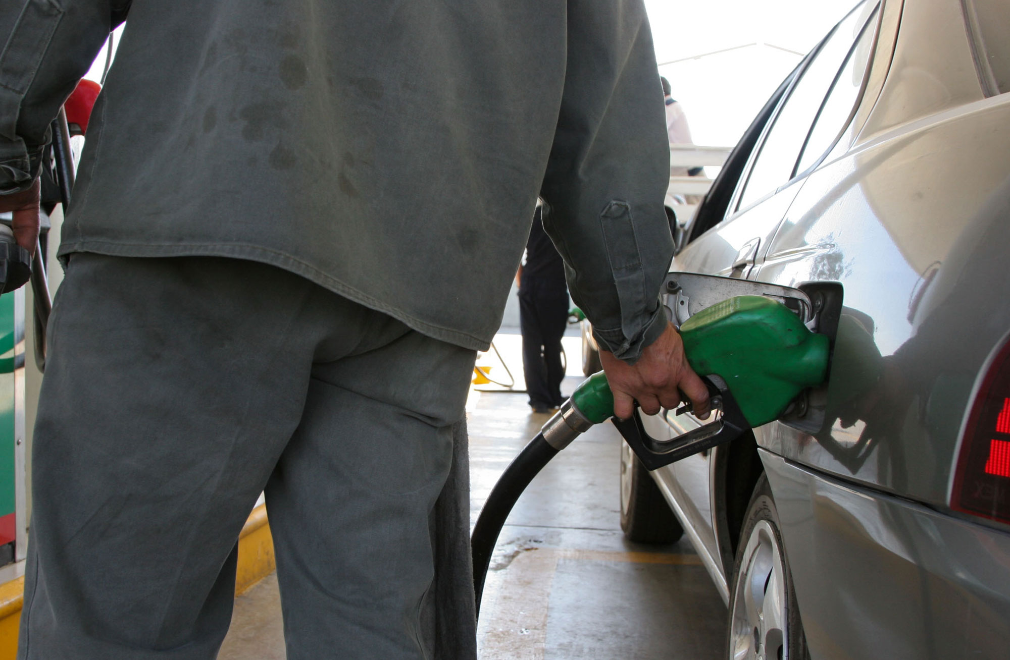 Hacienda decreta nuevo gasolinazo para este viernes