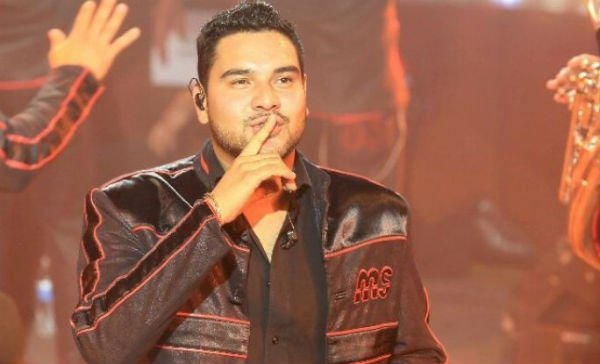 Balean a Alan Ramírez, vocalista de Banda MS tras un concierto