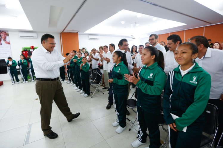 Estudiantes yucatecos, en camino a la Convivencia Cultural Nacional