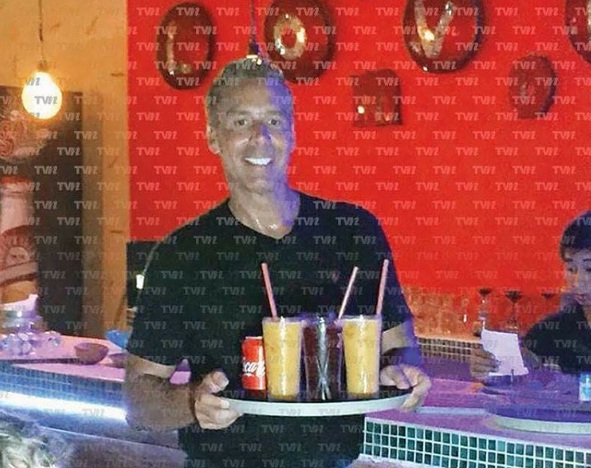 Raúl Osorio deja la TV para meserear en Holbox