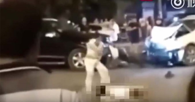 Video: Atropella a su marido y baila sobre el cadáver