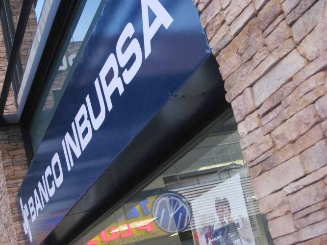 Banco Inbursa le carga moratorios por pagar antes su vehículo