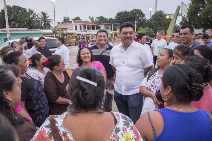 Titular de Seder se reúne con productores de Yotholín