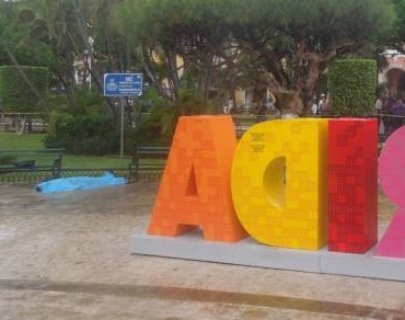 Muere un joven sentado en una banca de la Plaza Grande