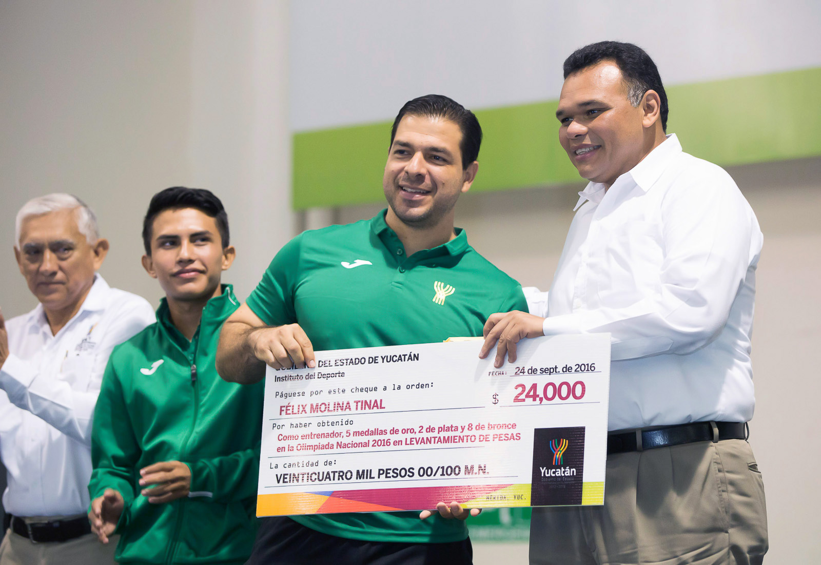 Recompensan a deportistas yucatecos ganadores