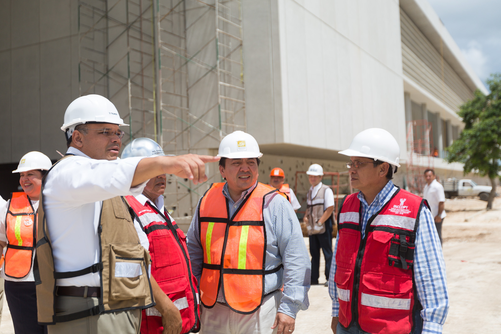 Supervisa Rolando Zapata construcción de segunda etapa del CJOM