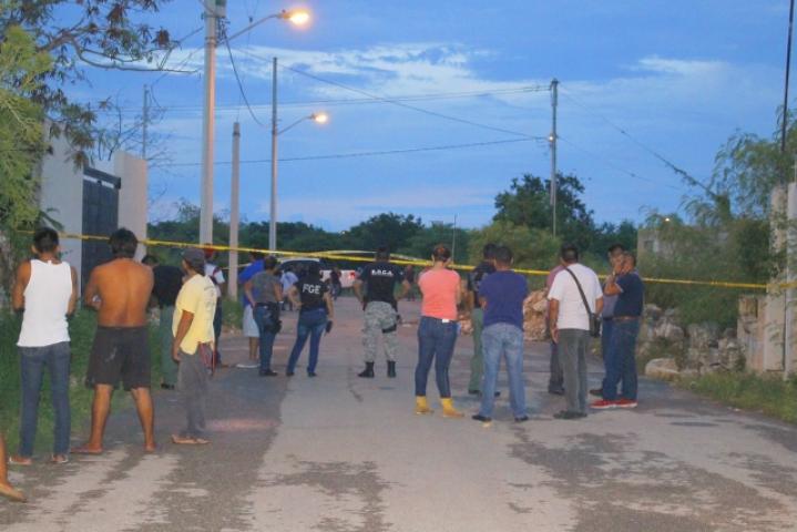 A taxista se le muere el pasajero y lo tira en la calle