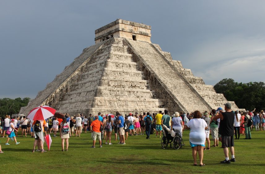 Miles de  asistentes recibieron el equinoccio de otoño en Chichén Itzá.