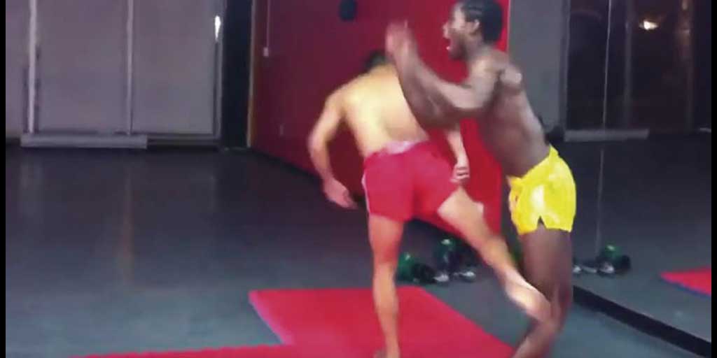 Instructor de muay thai le rompe la pierna a su alumno