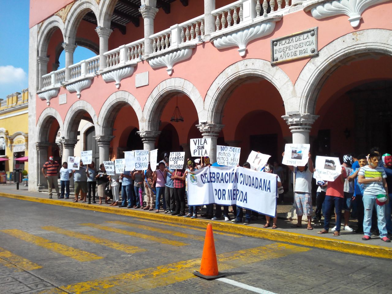 Vila prefiere ‘campañear’ y se olvida de las colonias, denuncian vecinos