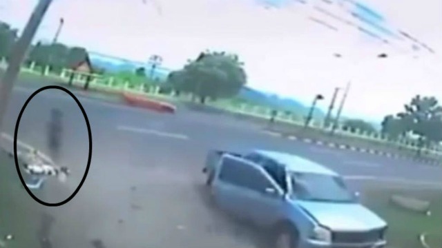 Graban momento cuando sale el alma de un motociclista muerto