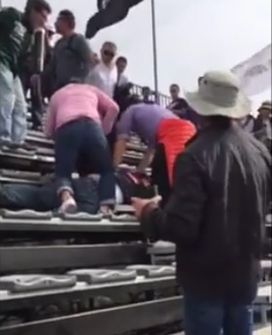 Video: Se lían a golpes aficionados en el Gran Premio de México