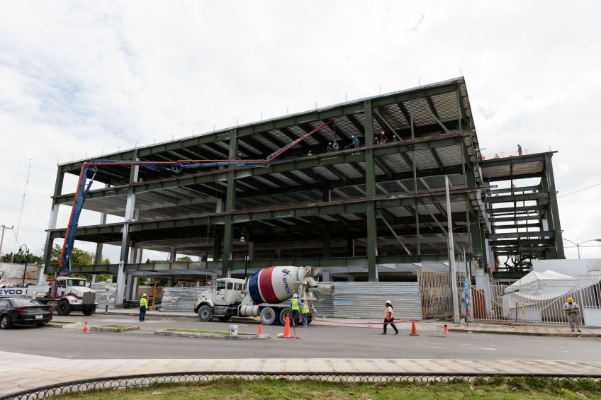 Buen avance en la construcción de tres grandes hospitales