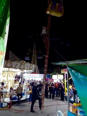 Falla el teleférico y se quedan colgando a 8 metros de altura en el kukulcán