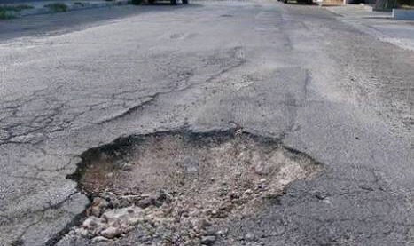 Mérida se llena de baches y ni a quien pedir ayuda