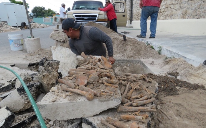 Hallan antiguo cementerio al dotar de agua potable a un parque