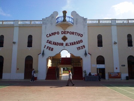 Caos vial en la zona del Estadio Salvador Alvarado por carrera y concierto