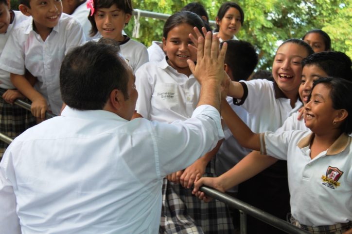 Quiere “Panchito” más escuelas al cien y con techo el próximo año