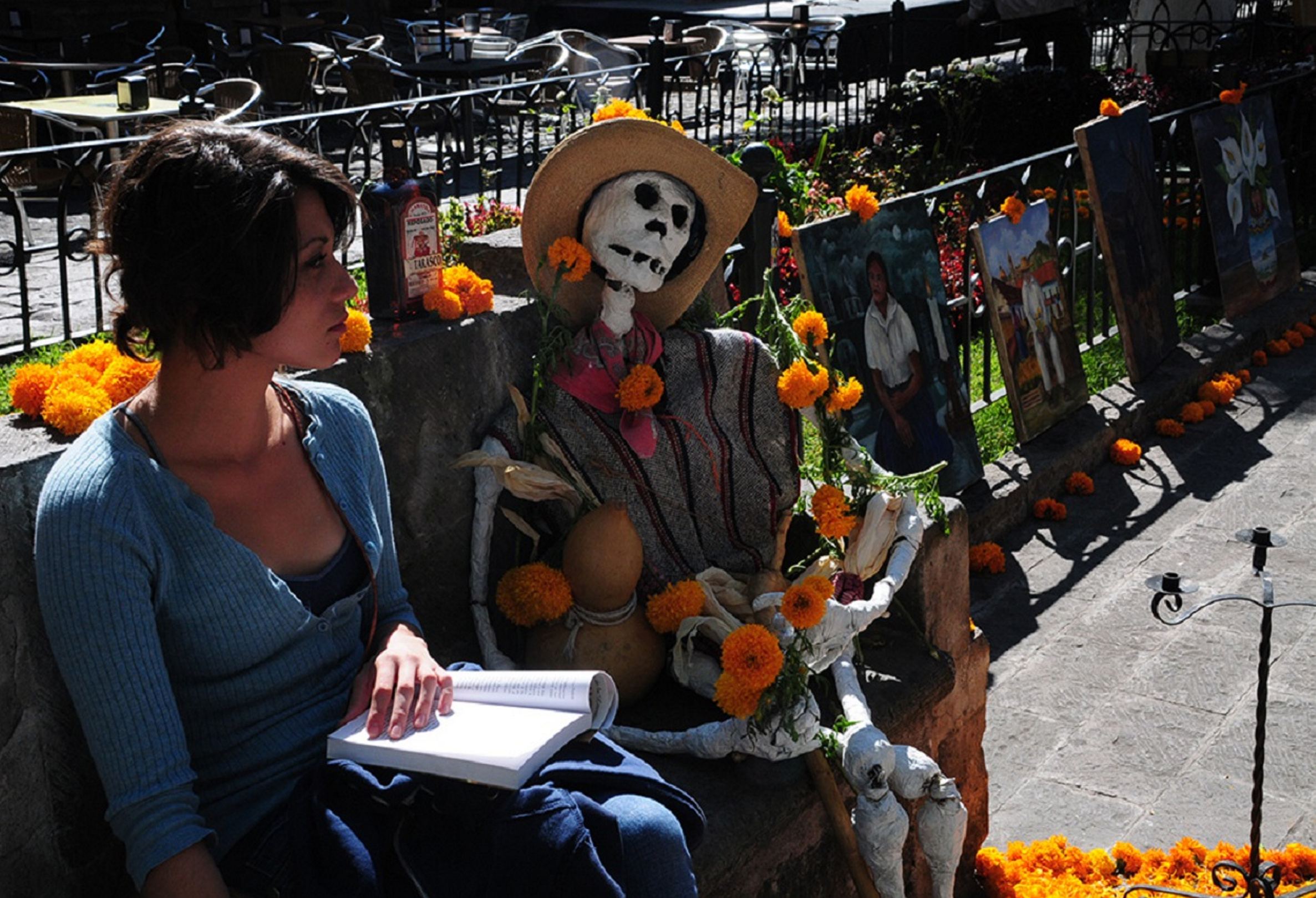 Famosos descansan entre el recuerdo y el olvido en el Panteón Jardín