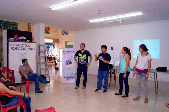 A escena, estudiantes del Centro Cultural ‘Ricardo López Méndez’