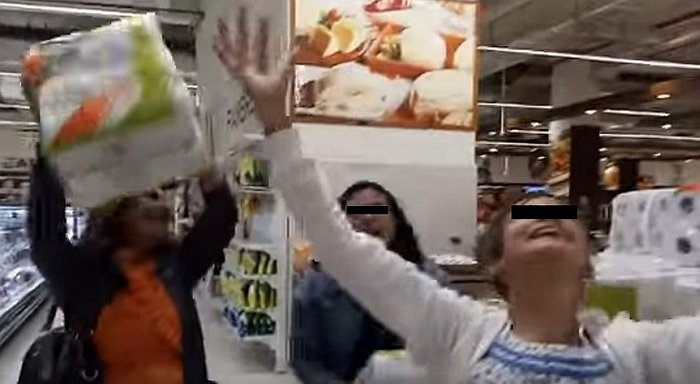 Así reaccionan los venezolanos al poder comprar en un supermercado