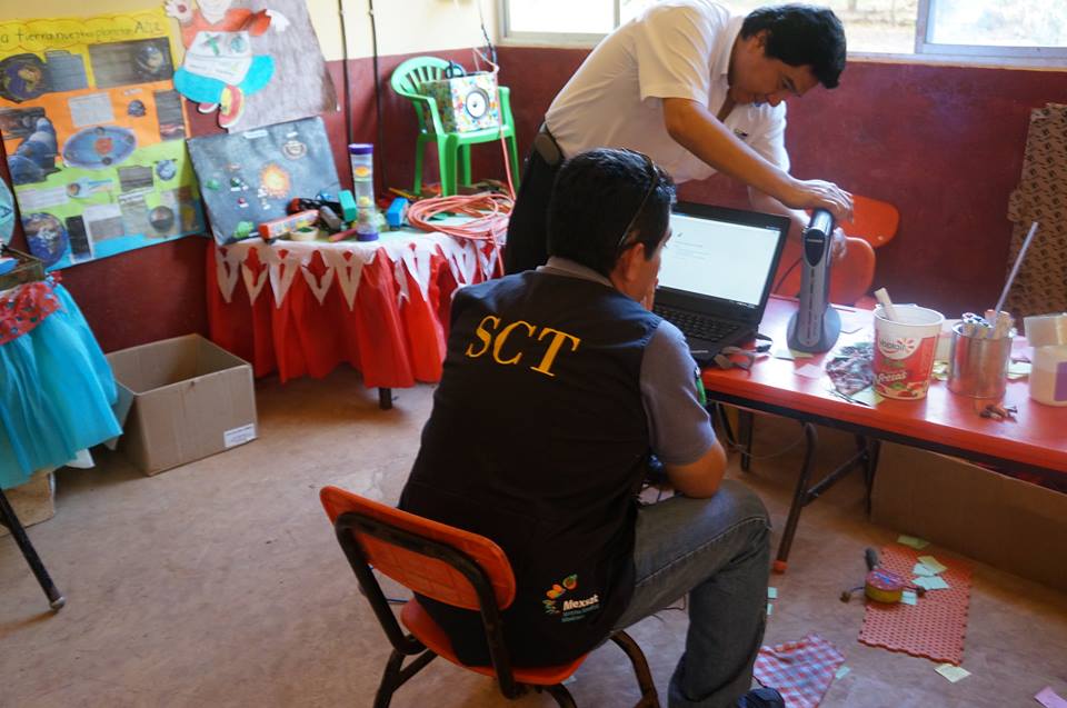 Dotan de internet a escuela de comunidad rural