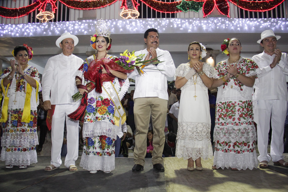 Coronan a la reina de la feria de Tizimín 2017