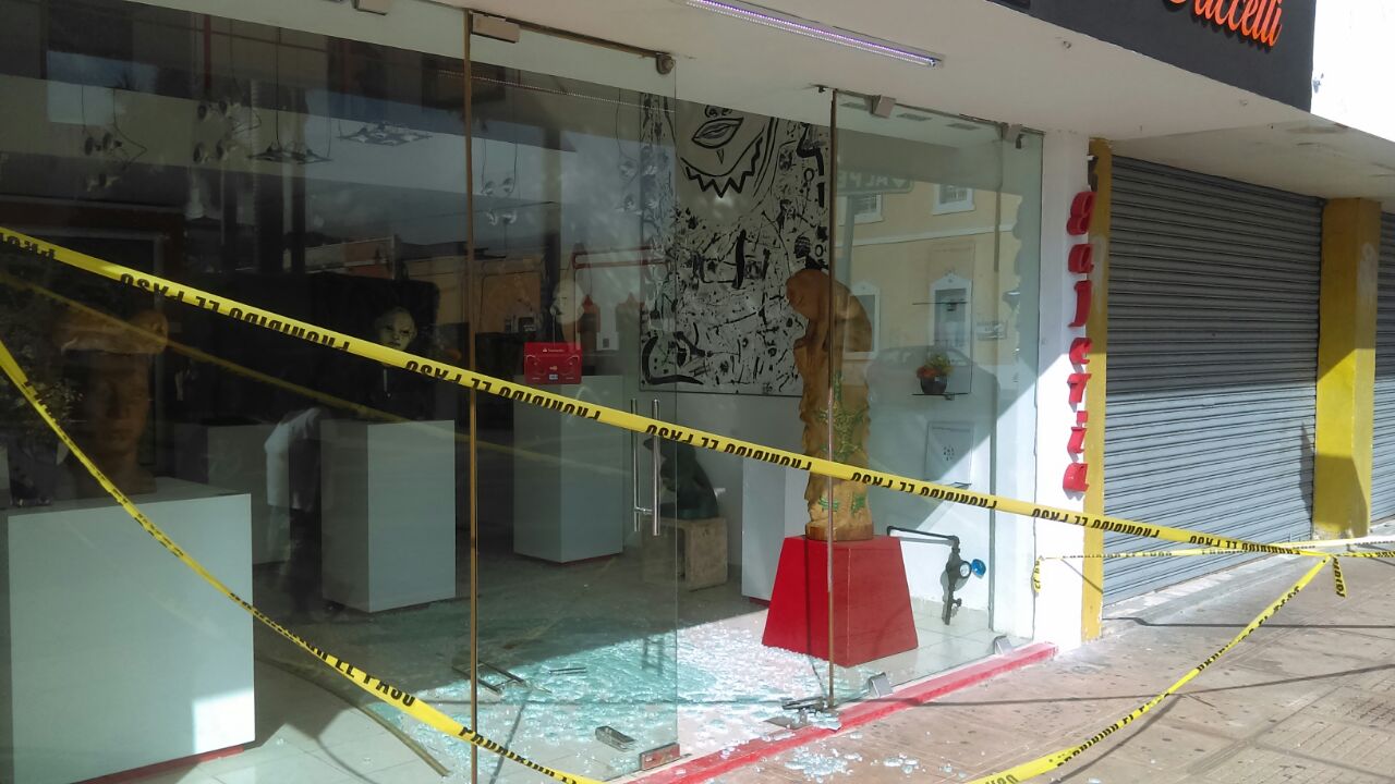 Roban arte valuado en 100 mil pesos en galería de Santa Ana