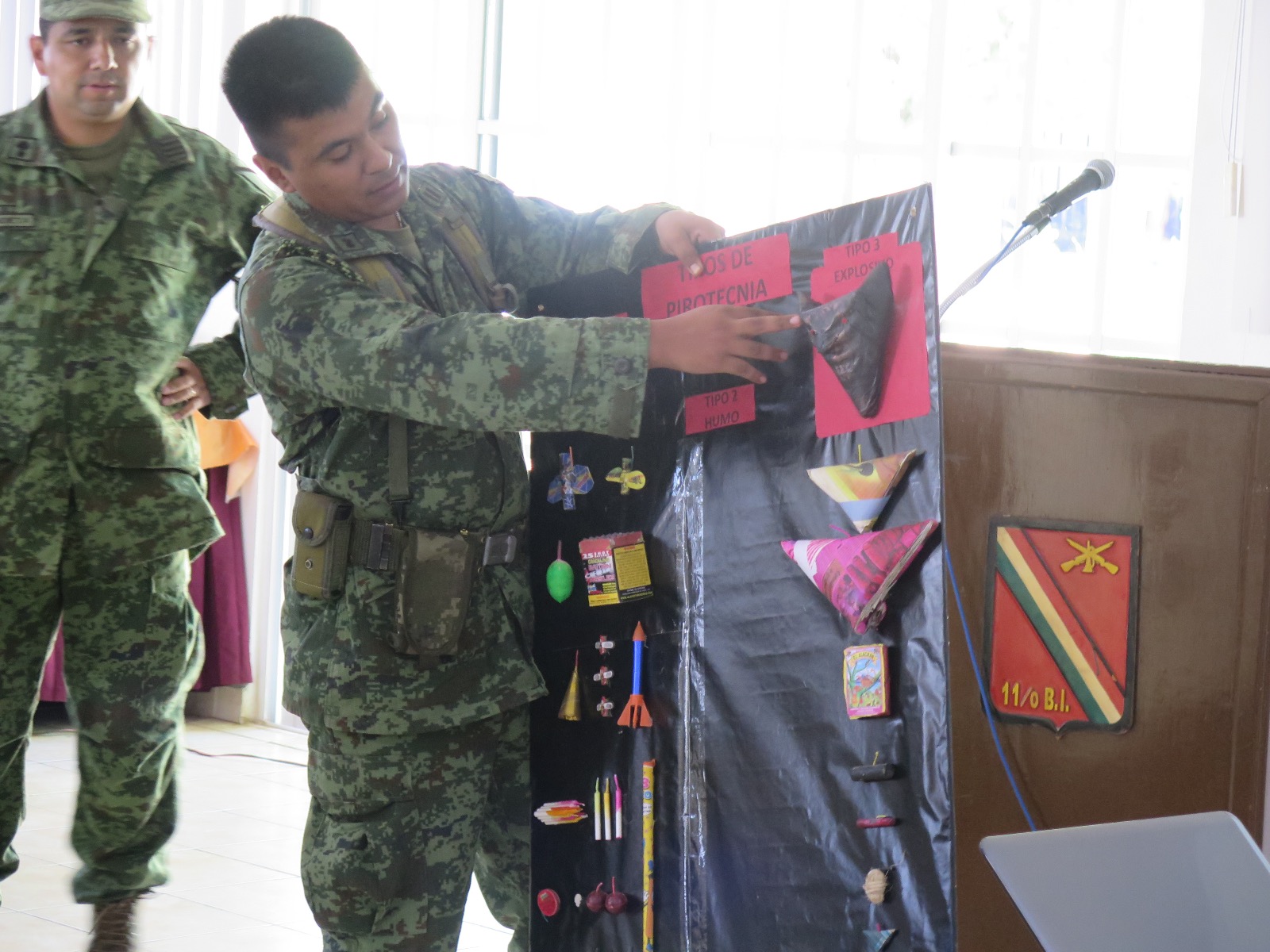 Sedena advierte de mano dura contra vendedores ilegales de bombitas