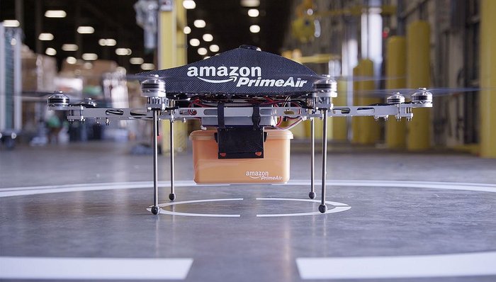 Amazon realiza su primera entrega usando un dron